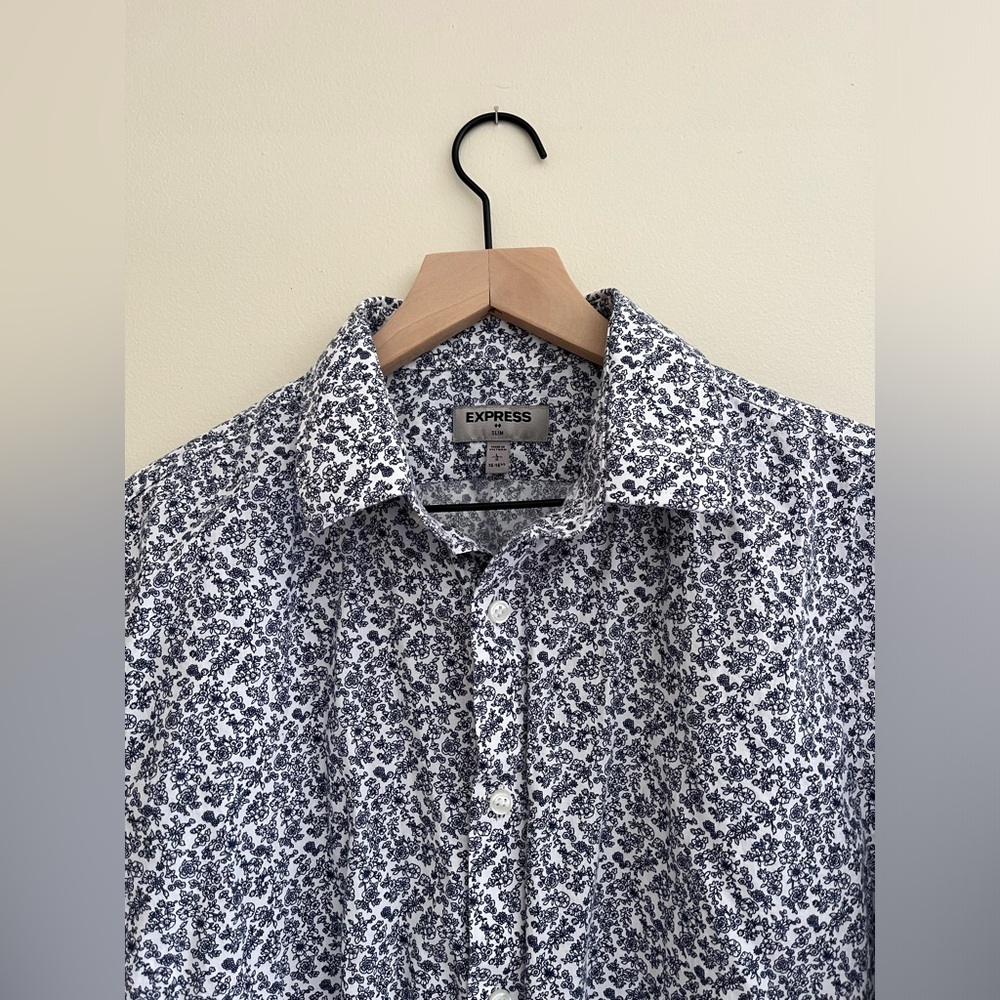 Men’s Express Slim Button Up Blue and White Mini-Floral Shirt size Large
